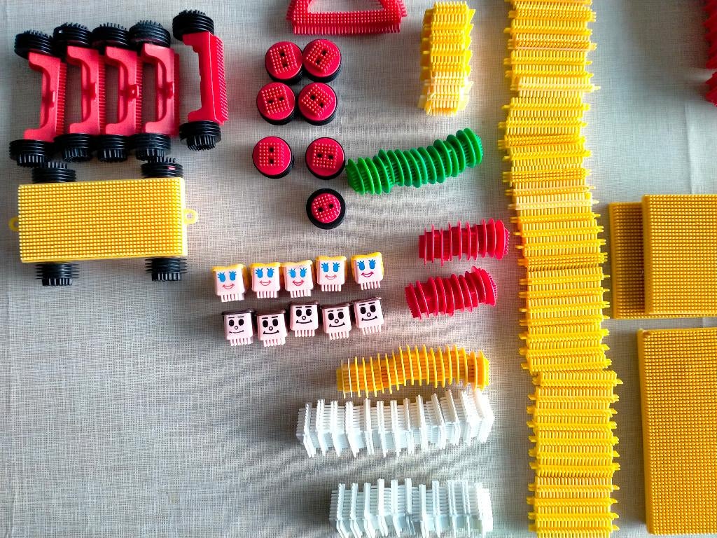 Speelgoed kleuters Noppers meer dan 200 stuks (3-6 j), Kinderen en Baby's, Speelgoed | Educatief en Creatief, Gebruikt, Bouwen