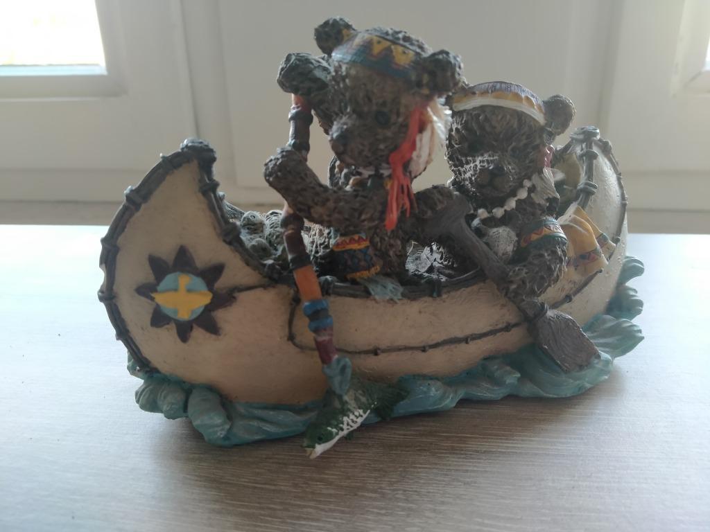 Kano met twee inzittenden indiaan beertjes ., Enlèvement ou Envoi, Comme neuf