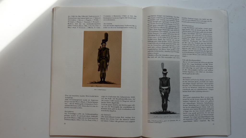 Costumes historiques - Aide Mémoire du collectionneur, Collections, Statues & Figurines, Comme neuf, Enlèvement ou Envoi