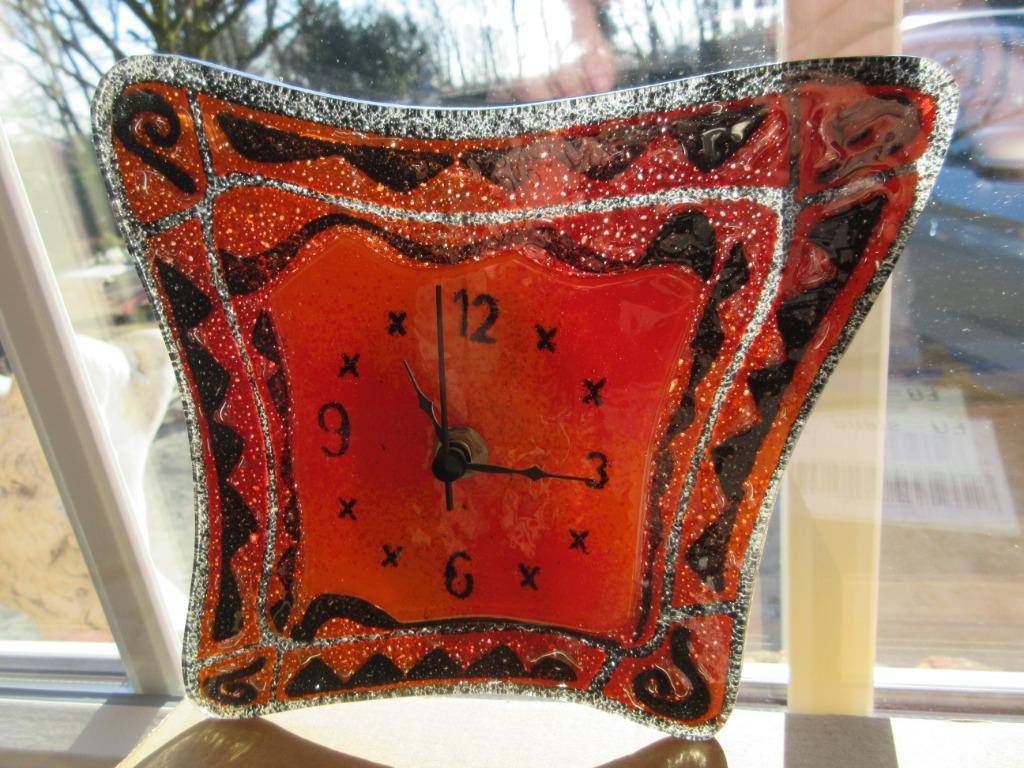 Mooie klok voor muur horloge gekleurd glaswerk vintage look, Ophalen