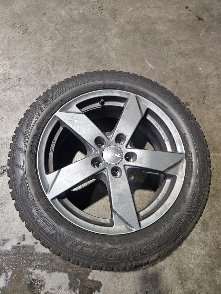 4 pneus hiver sur jantes 215/55/R17/v98, Enlèvement, Utilisé, Pneus hiver, 215 mm