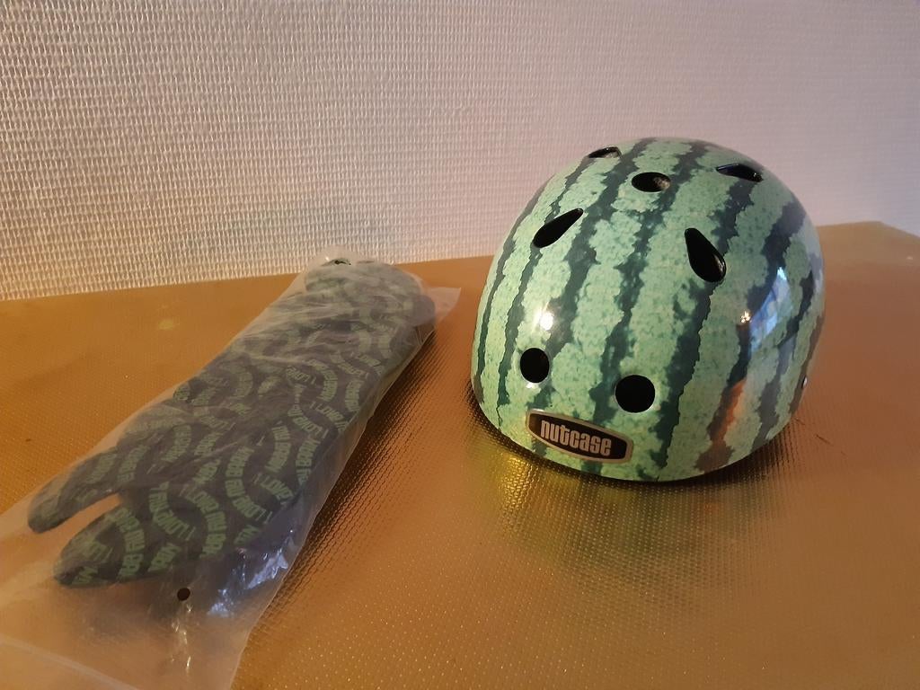 Casque de vélo Nut Case XS pastèque, Vélos & Vélomoteurs, Accessoires vélo | Casques de vélo, Comme neuf, XS, Enlèvement ou Envoi