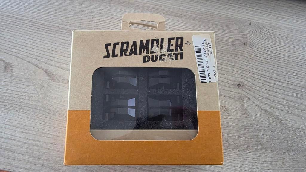 Ducati scrambler 97380391A (NEW) - fixation grille phare, Motos, Enlèvement ou Envoi