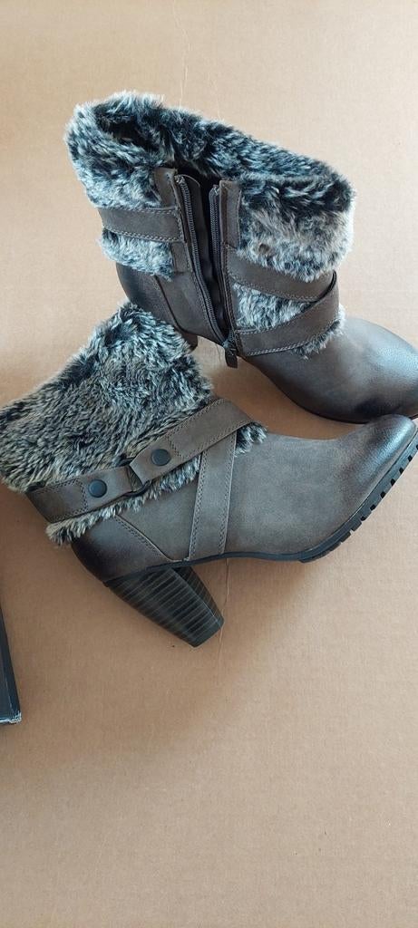 Nieuwe dameslaarzen/hak - maat 39, Ophalen of Verzenden, Nieuw