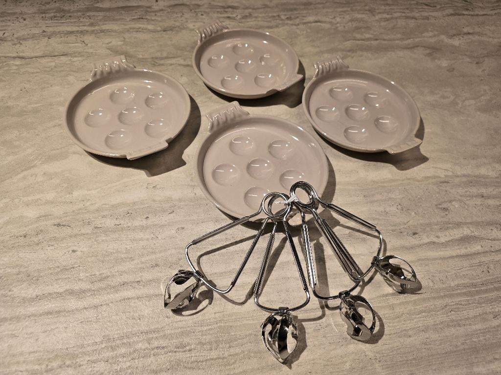 Set pour escargots (assiettes et pinces) - 4 pers., Maison & Meubles, Comme neuf, Enlèvement, Autres types, Autres matériaux