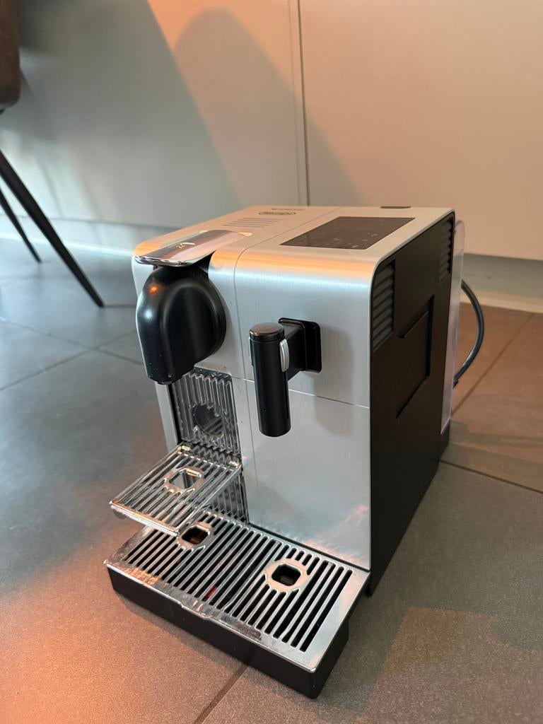 Nespresso De’Longhi Lattissima Pro – type EN750.M TOPSTAAT, Elektronische apparatuur, Koffiezetapparaten, Zo goed als nieuw, Ophalen