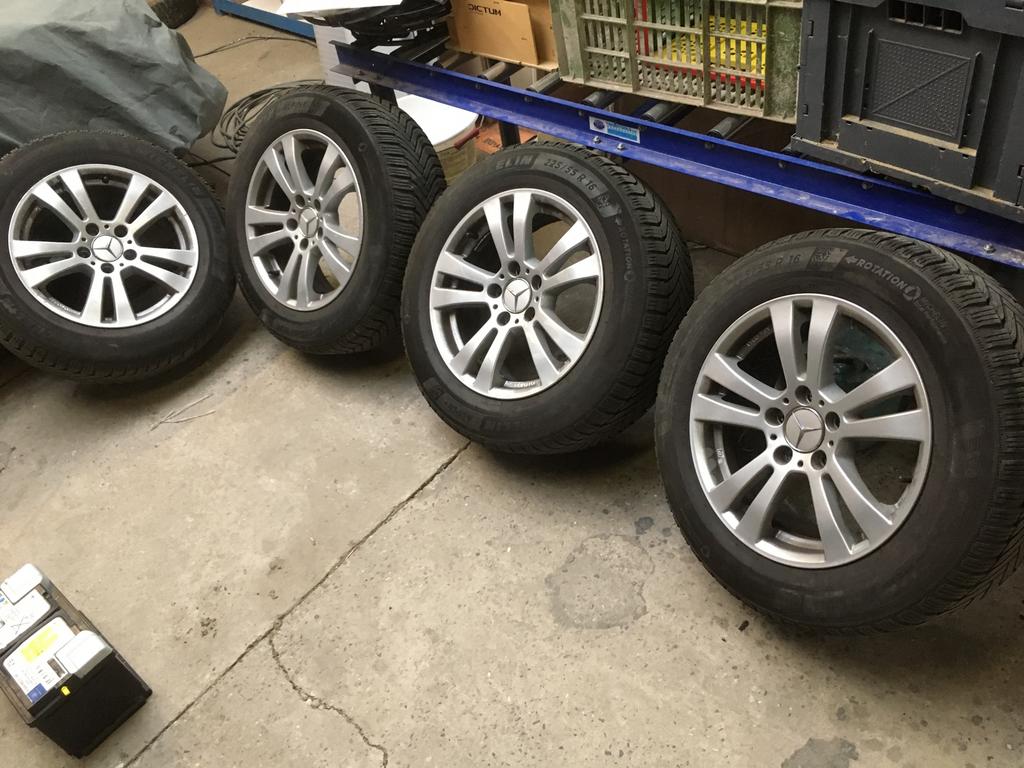 Set velgen en winterbanden Mercedes, Auto-onderdelen, Ophalen, 16 inch, Banden en Velgen, Winterbanden
