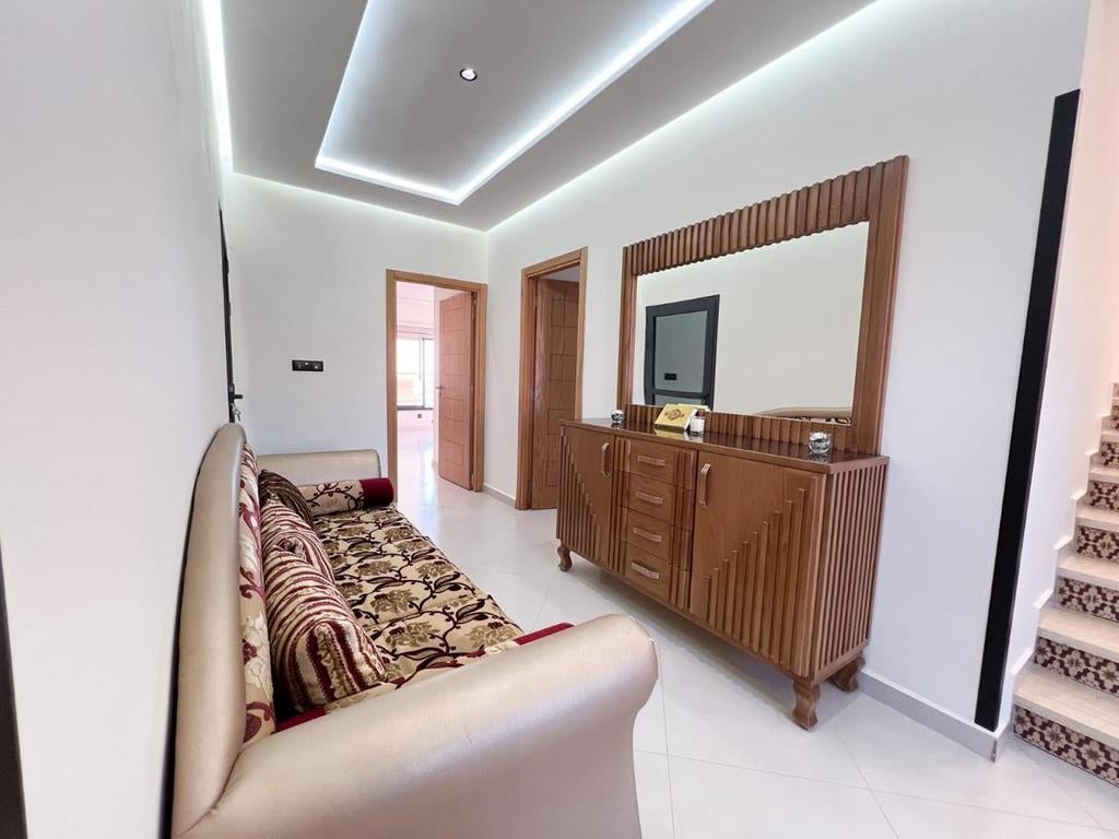 Villa van 1000 m2, Immo