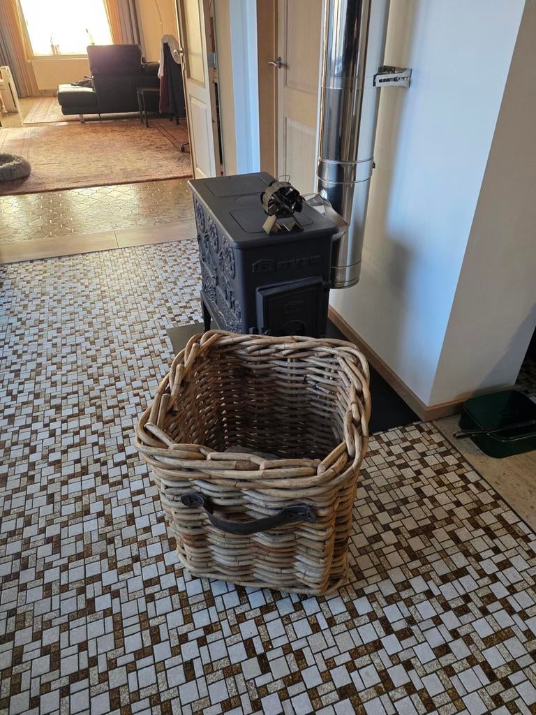 Panier en osier pour le bois, entre autres choses - très bon, Enlèvement, Bois, Panier