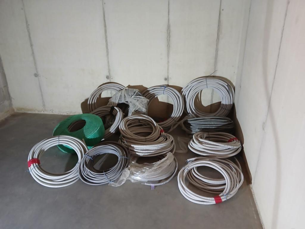 Lot van elektrische kabels niet gebruikt, Bricolage & Construction, Électricité & Câbles, Enlèvement, Neuf, Câble ou Fil électrique