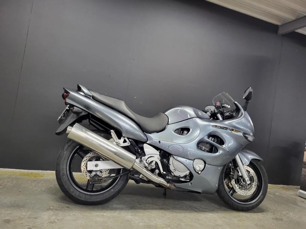 Suzuki GSX-F 750 budgetvriendelijke touring met lage km - foto 3