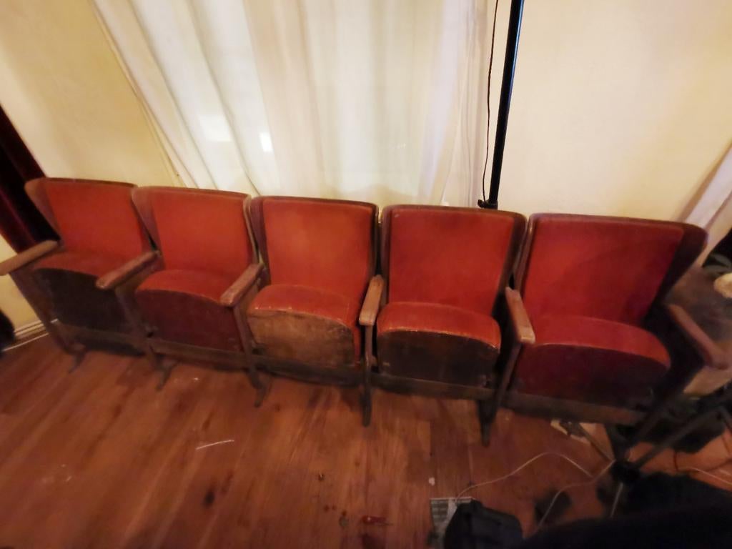 Vintage bioscoopstoeltjes (5-zit) – Vrijstaand – Antwerpen, Ophalen