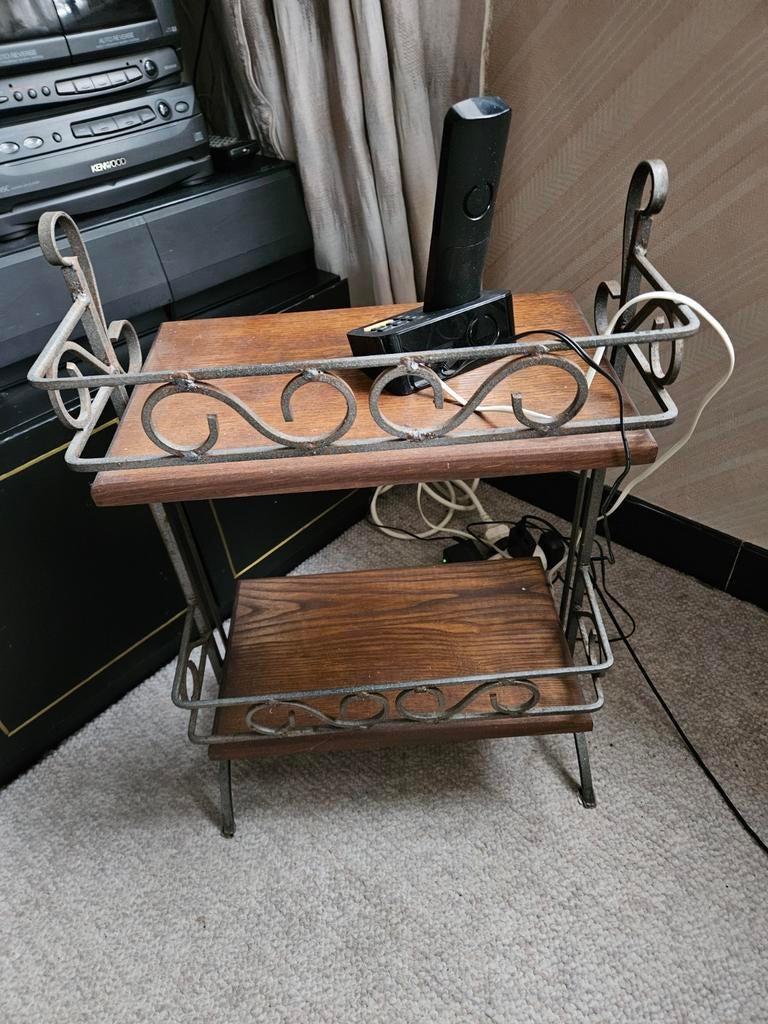 Étagère en bois et fer forgé, Enlèvement