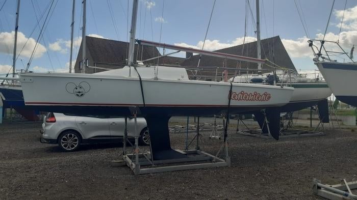 regatta-zeilboot, Watersport en Boten, Kajuitzeilboten en Zeiljachten, Ophalen, Zo goed als nieuw, 6 tot 9 meter, Polyester