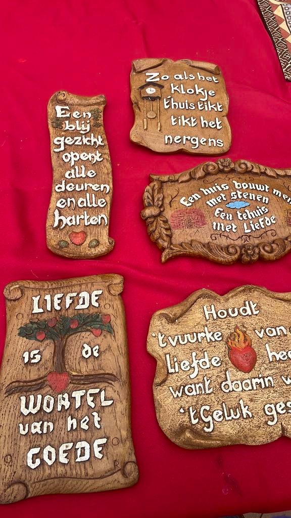 5 spreuken in steen, Verzamelen, Ophalen