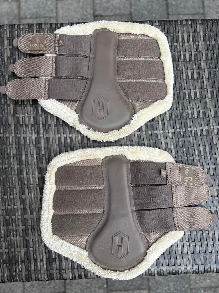 Peesbeschermers paard - Eskadron large, Enlèvement, Utilisé