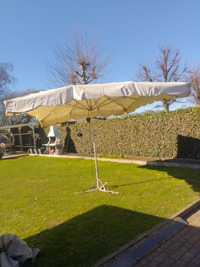2 stuk markt parasol met als er bij ..4 meter.3.5 meter, Ophalen