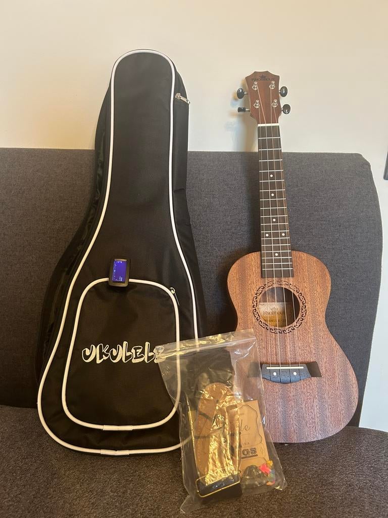 Nieuwe Ukulele, Muziek en Instrumenten, Snaarinstrumenten | Gitaren | Akoestisch, Zo goed als nieuw, Ophalen