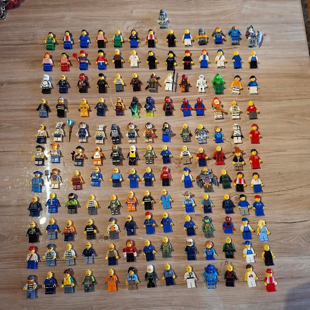 143 Lego MiniFigs, Ophalen of Verzenden