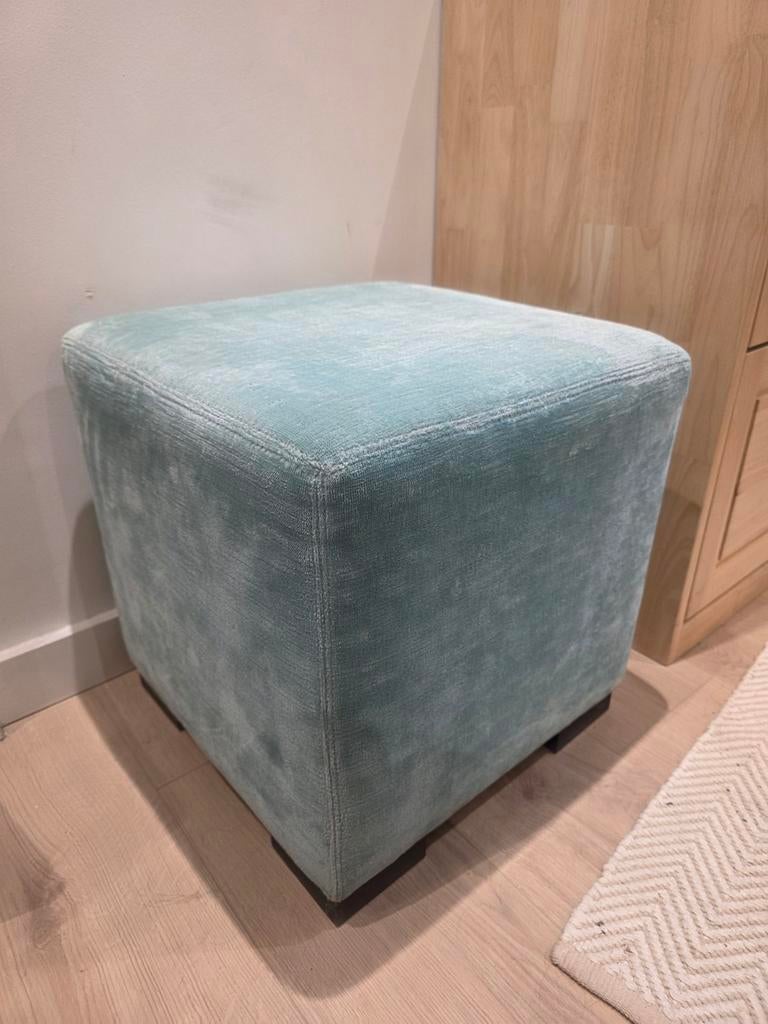 Licht blauwe poef, Huis en Inrichting, Zetels | Voetbanken en poefs, Ophalen