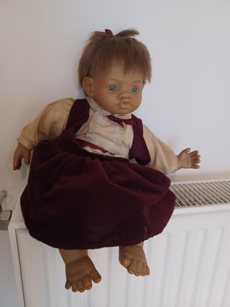 Poupée en porcelaine fille. Très bon état., Collections, Poupées, Enlèvement ou Envoi, Poupée