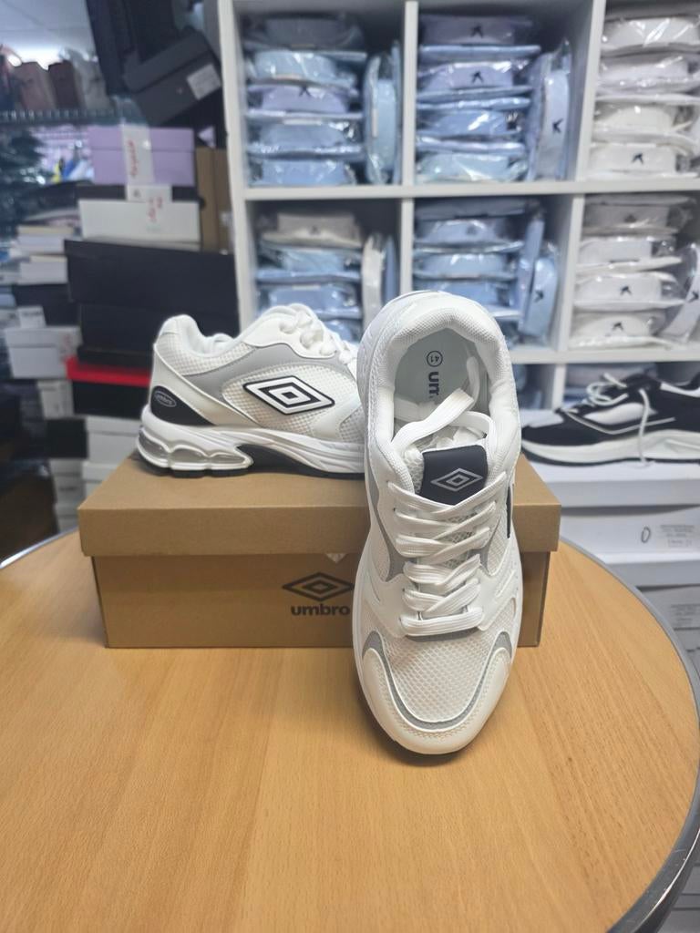 Basquet van het merk Umvro., Verzenden, Wit, Nieuw, Sneakers