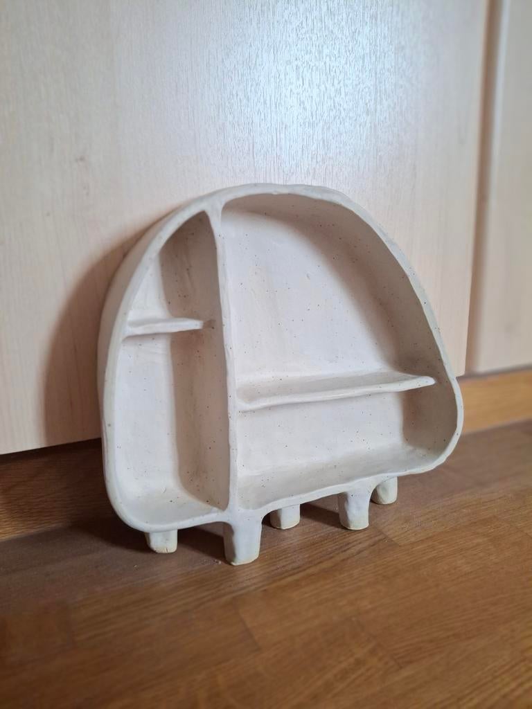 Petite étagère/vitrine en céramique sur pieds, Maison & Meubles, Accessoires pour la Maison | Étagères, Enlèvement