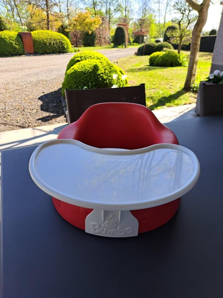 Bumbo seat met tafeltje, Kinderen en Baby's, Kinderstoelen, Zo goed als nieuw, Overige typen, Afneembaar eetblad, Ophalen