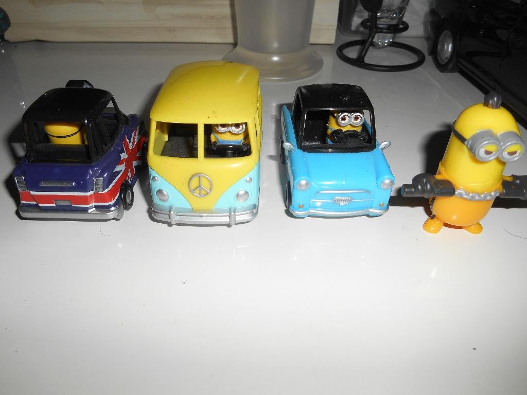 MINIONS lot de 3 voitures (Mondo Motors) + 1 figurine, Enlèvement ou Envoi