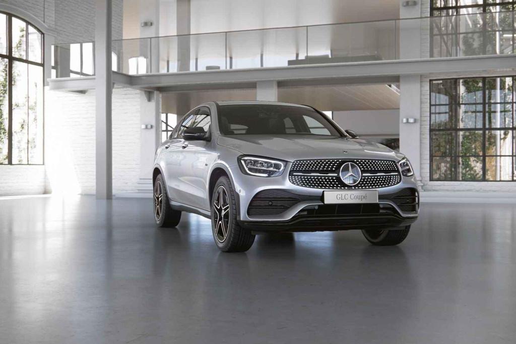 Mercedes-Benz GLC-Klasse 300 DE 4MATIC Coupé AMG Line | Ver, Autos, Argent ou Gris, Entreprise, 2000 kg, 5 portes