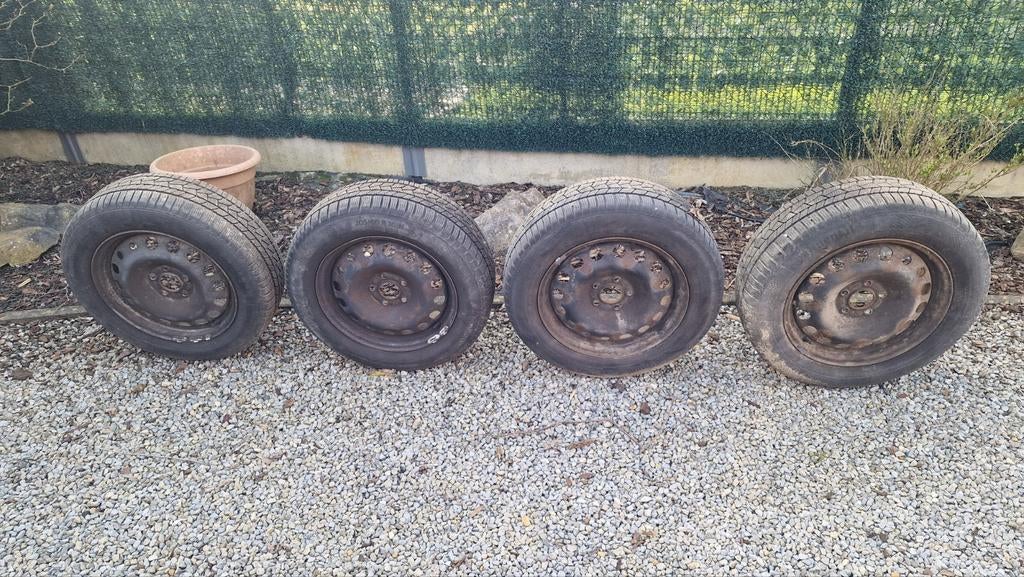 Pneus d'hiver Runflat 205/60 16 avec jante en acier, Enlèvement, Ford