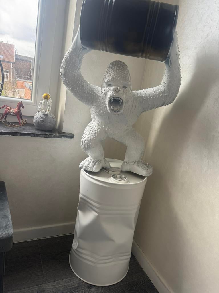 Gorille sur tonneau, Enlèvement ou Envoi, Comme neuf