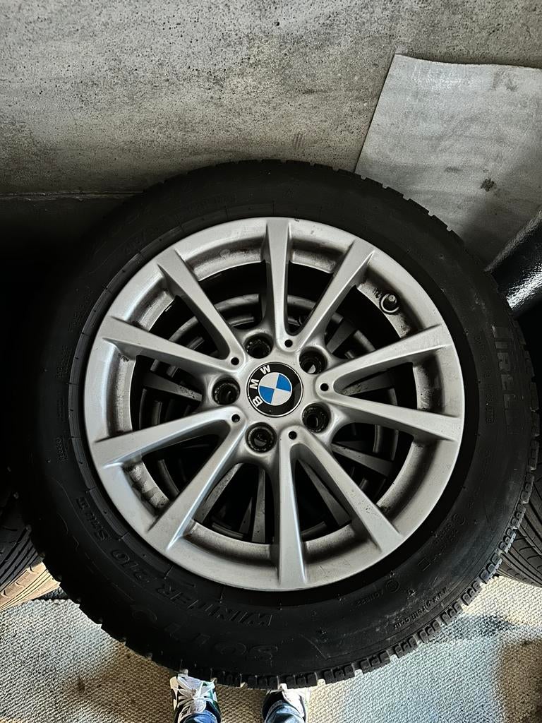 Jantes BMW 16 pouces d'origine + les pneus d'hiver Pirelli, Autos : Pièces & Accessoires, Pneus & Jantes, Pneus et Jantes, Pneus hiver