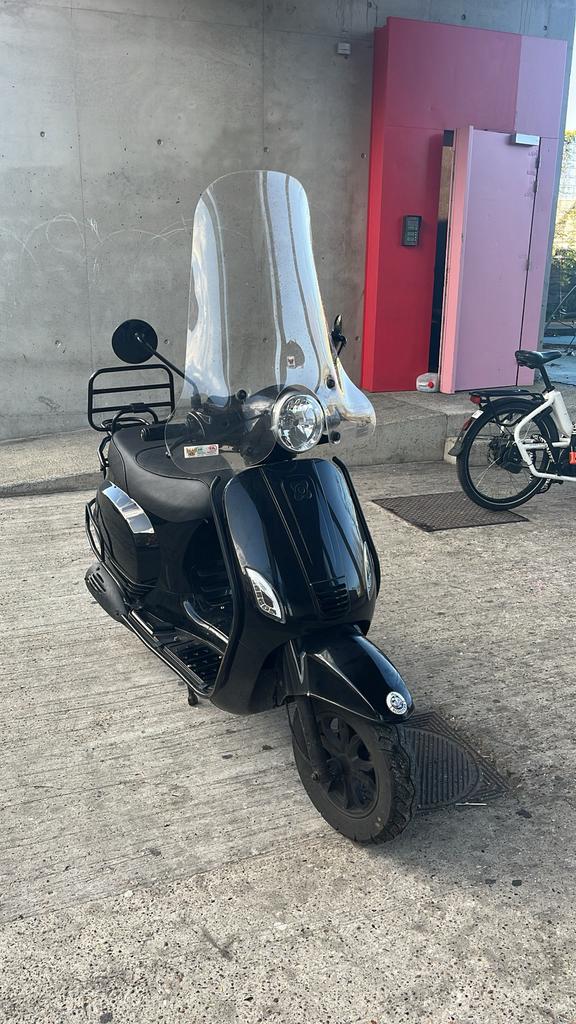 Agm Vx50 B klasse, Fietsen en Brommers, Ophalen, Zo goed als nieuw