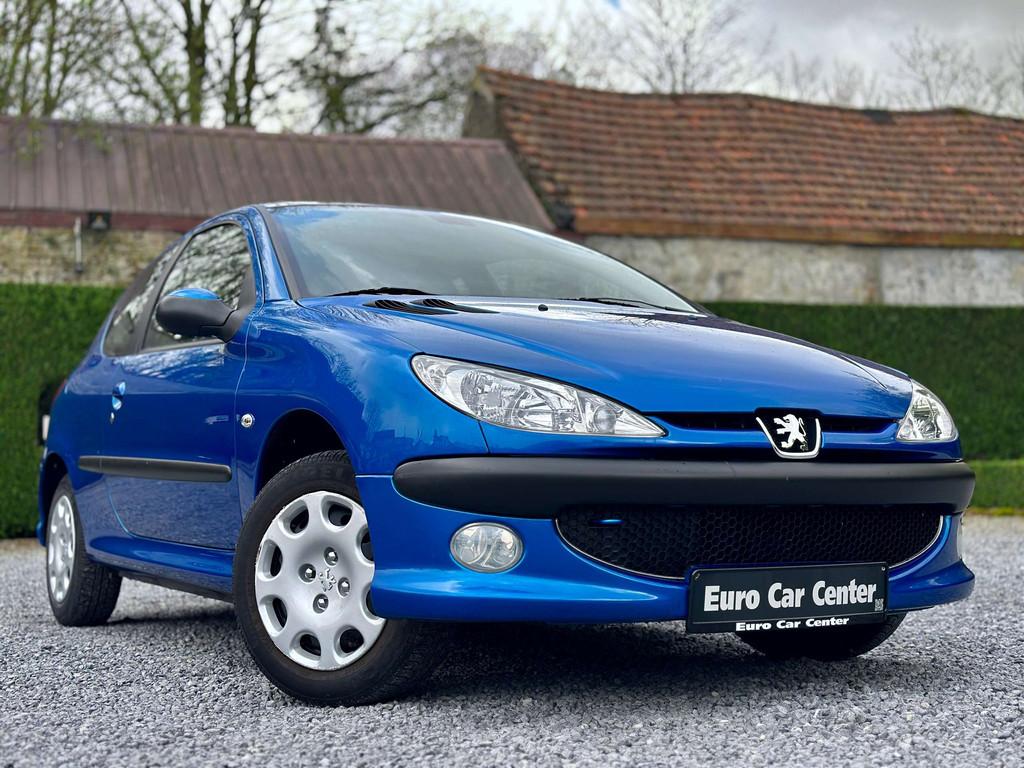 Peugeot 206 1.4i / FIRST OWNER / LOW KM / PERFECT MAINTENANC, Auto's, Voorwielaandrijving, 4 zetels, Stof, Zwart