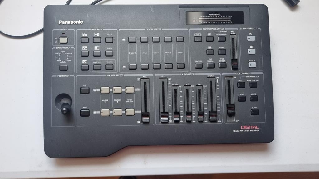 Mixeur audio vidéo numérique vintage Panasonic WJ-AVE5, Enlèvement