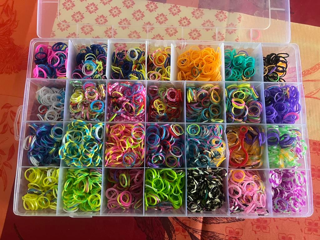 Boîte d’élastiques multicolores pour bracelets, Hobby & Loisirs créatifs, Enlèvement, Utilisé