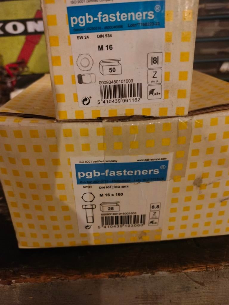 20 Vis M16x160 + 45 écrous M16, Bricolage & Construction, Quincaillerie & Fixations, Enlèvement, Vis