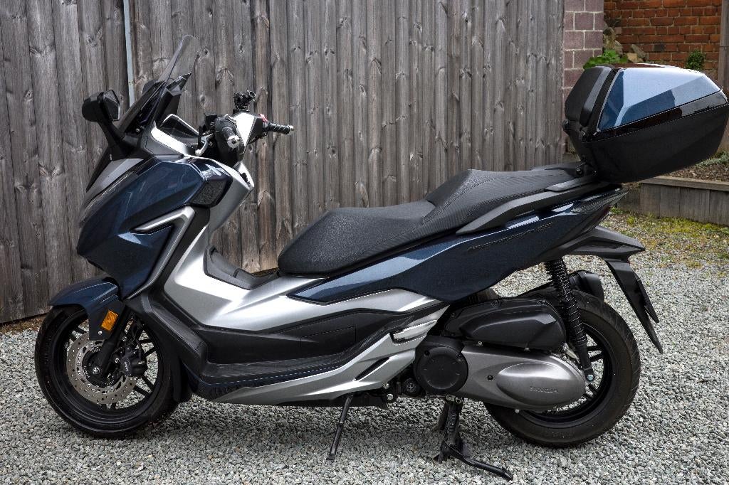 Honda Forza 300 scooter, Motoren, 300 cc, Particulier, 1 cilinder, 12 t/m 35 kW