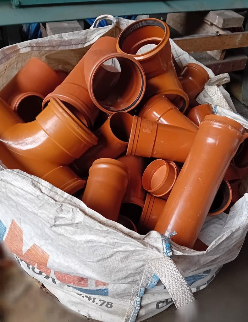 Accessoires Sanitaires/Égouttage, Bricolage & Construction, Enlèvement, Neuf, PVC, Coudes