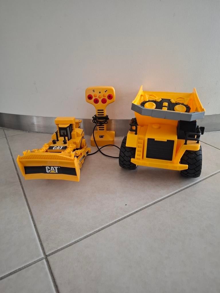Bull dozer en kiepwagen van CAT, Ophalen, Afstandsbediening