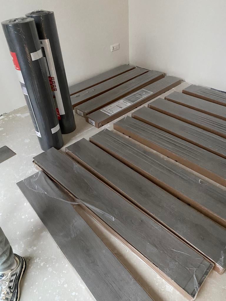 Laminaat leggen | laminaat legger | visgraat laminaat leggen, Huis en Inrichting, Stoffering | Vloerbedekking, Ophalen, Laminaat