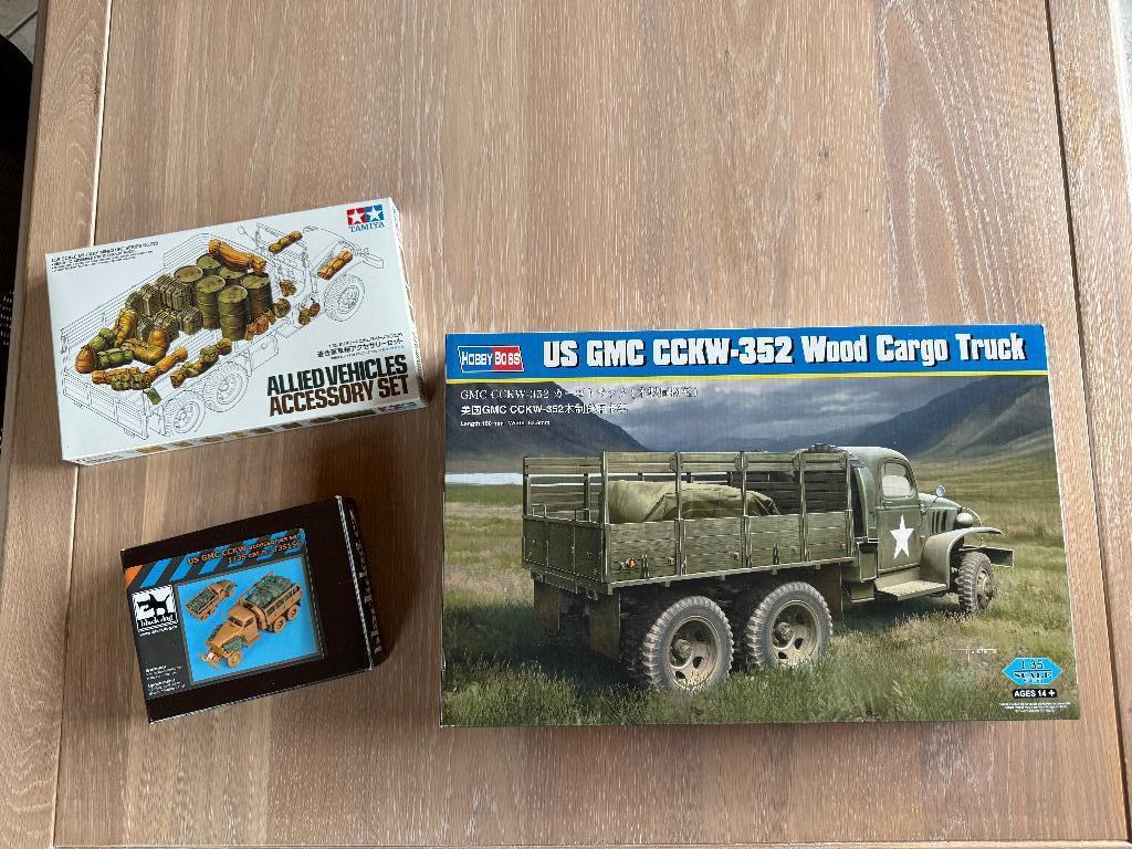 GMC CCKW-352 Wood Cargo Truck + Accessory sets 1/35, Neuf, Enlèvement ou Envoi, 1:32 à 1:50, Camion