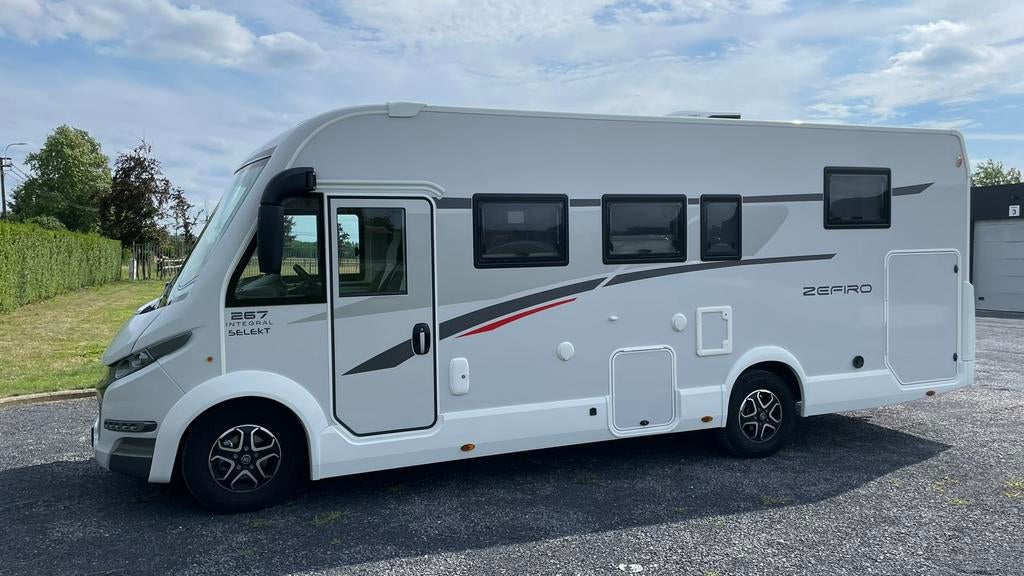 Quasi nieuwe mobilhome te koop (wegens aankoop appartement), Ringverwarming, 7 tot 8 meter, Diesel, Particulier