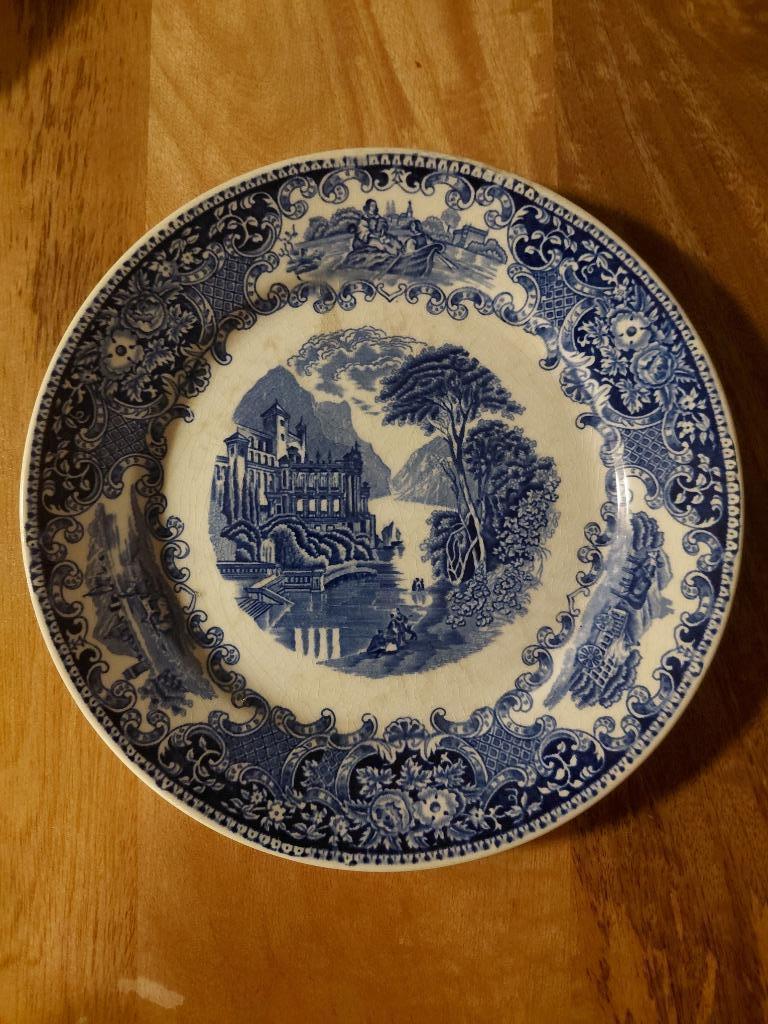 Antiek sierbord Petrus Regout Maastricht 'Castillo', Antiek en Kunst, Antiek | Keramiek en Aardewerk, Ophalen of Verzenden