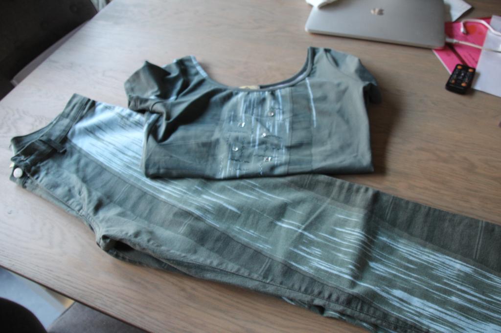 Sportensemble broek en top, Maat 38/40 (M), Overige kleuren, Ophalen of Verzenden, Fitness of Aerobics