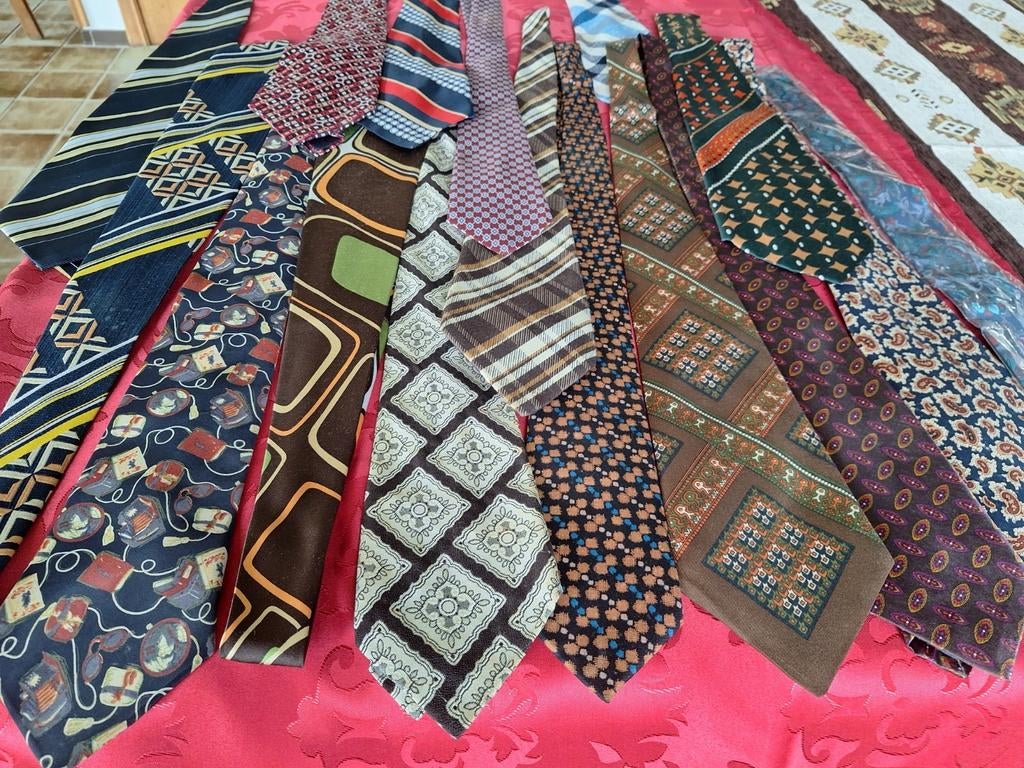 Set van 16 stropdassen, verschillende merken: zijde of synth, Ophalen, Overige kleuren, Toutes marques, Met patroon