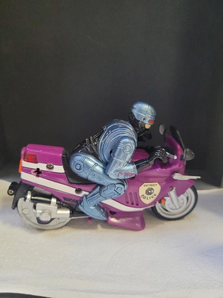 Moto de police 1994, Enlèvement ou Envoi