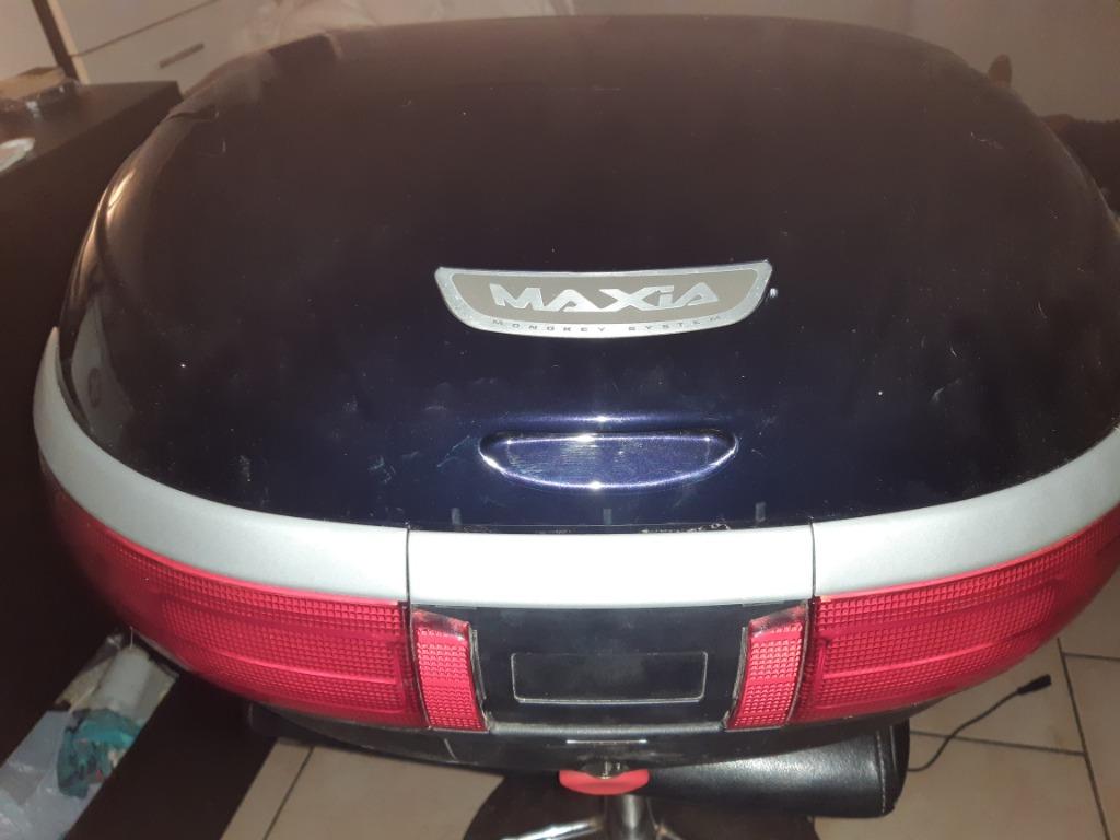 Valise pour scooter tmax 500cc avec p.de fixation et clé..