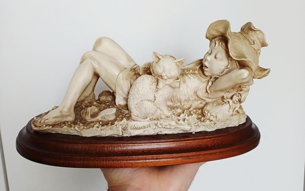 Beeldje meisje met kat, Antiek en Kunst, Ophalen of Verzenden